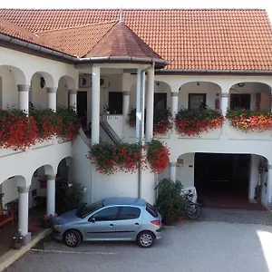 4* Frühstückspension Eden Panzió